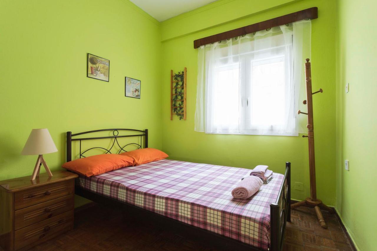 Lovely Small At Center Appartement